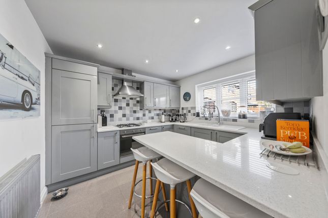 5 Drapers Court, Warrington photo 2