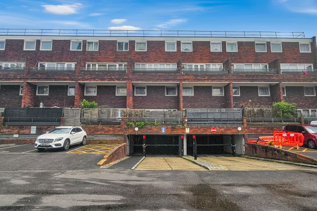 Duplex to rent in Ollerton Green, London