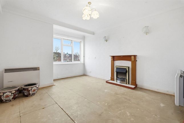 Flat 11, Pembridge Court,, Riviera Drive, Essex photo 3
