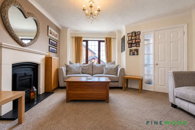 10 Spring House Close, Chesterfield photo 3