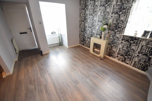 26, Howard Close, Luton photo 3