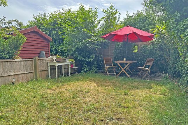 Flat 4, 27, Upper Bridge Road, Redhill photo 4