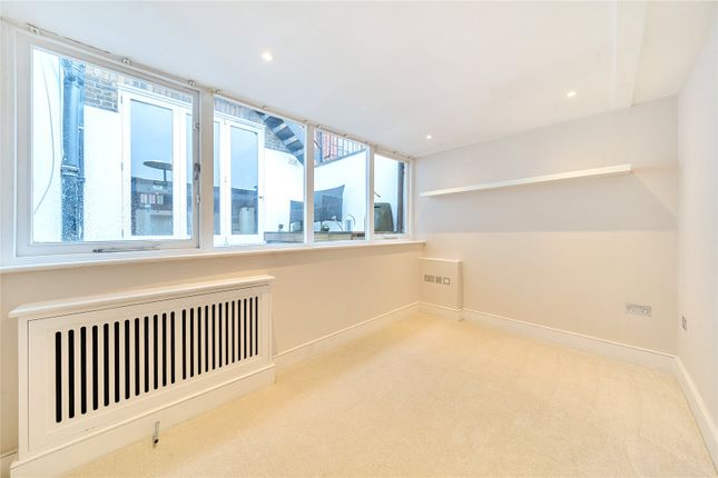 Flat for sale in Holly Bush Vale, London