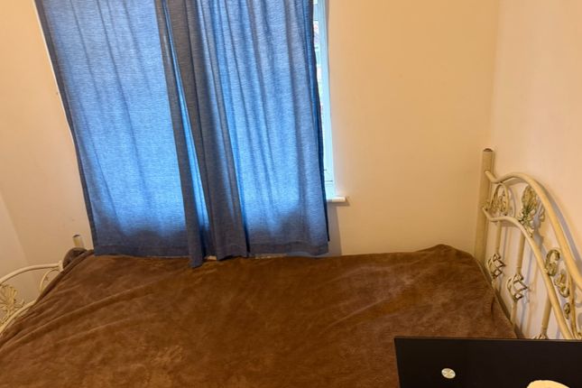 1-bed house on Stagelands, Crawley, £600/mo
