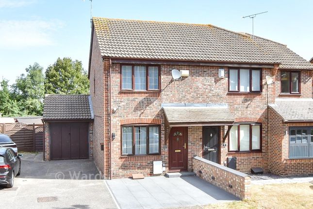 7, School Crescent, Crayford photo 2