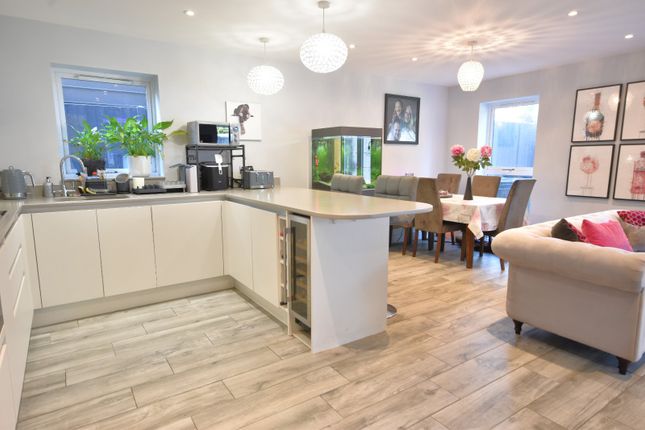 2, Lehmann Oaks, Crawley photo 4