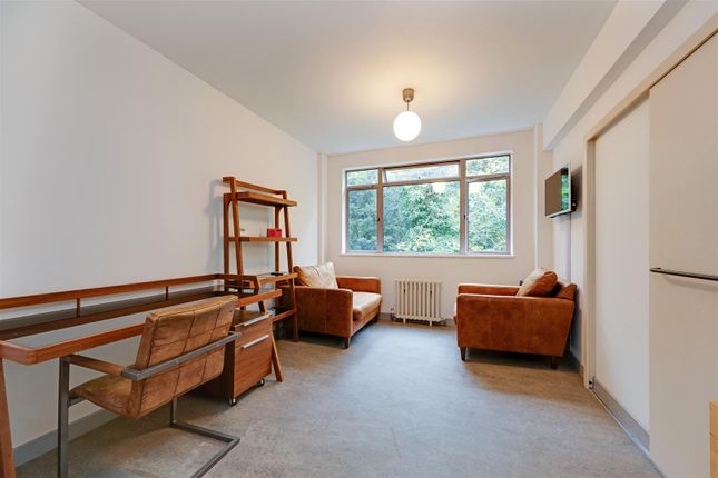 18 Isokon Flats, Lawn Road, London photo 4