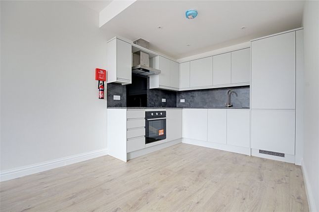 Thumbnail Flat to rent in Gladbeck Way, Enfield