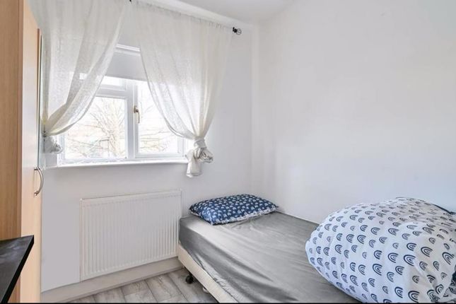 Property for sale in Pear Tree Close, Mitcham