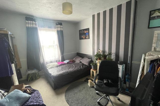 16a, High Road, Chilwell photo 4
