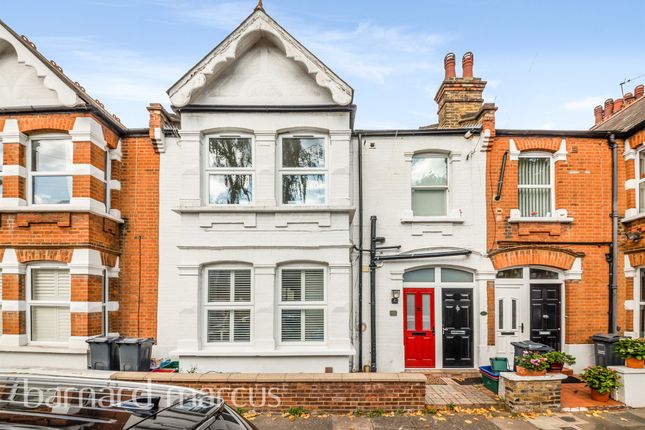 Flat for sale in Cleveland Avenue, London