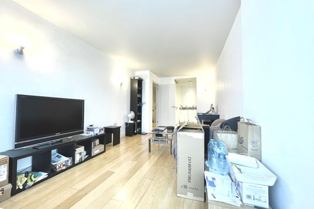 701 Cardinal, London photo 3