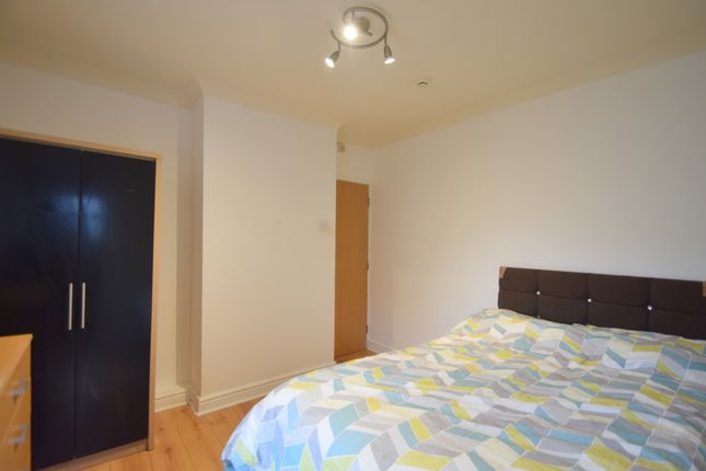 Flat to rent in Clifton Street, Cardiff