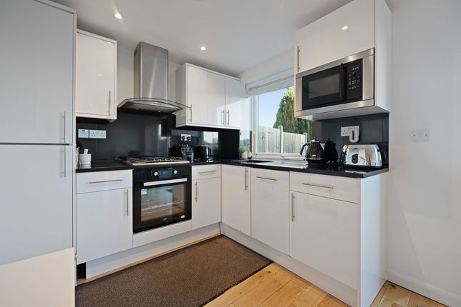 24 Jubilee Road, Greenford photo 3