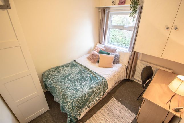 Grimthorpe Place, Leeds photo 4