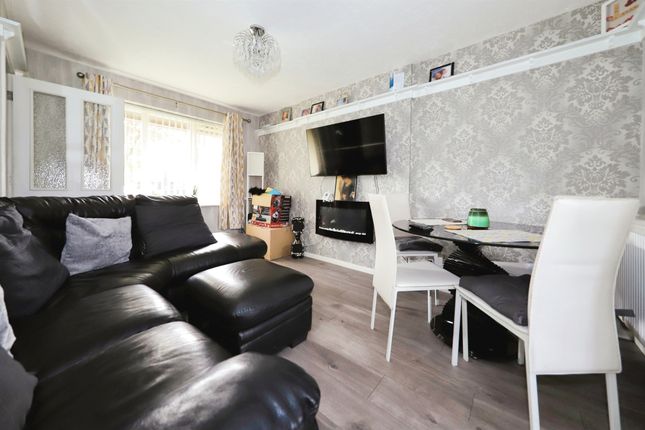 11, Edensor Close, Wolverhampton photo 4