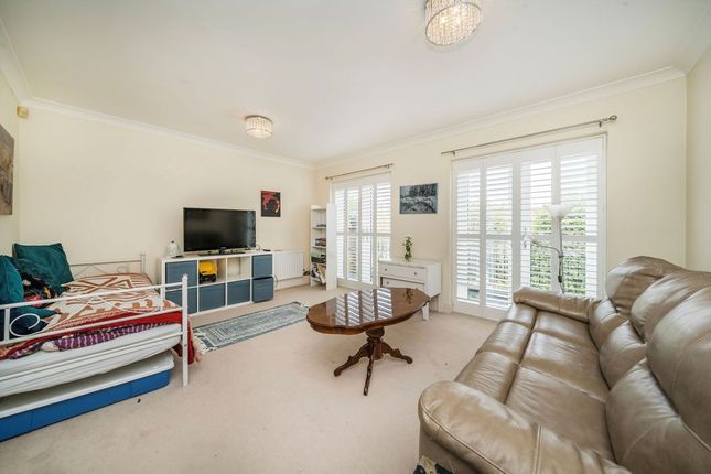 19, Northweald Lane, Kingston Upon Thames photo 2