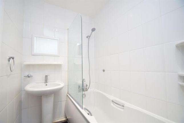 45, Columbus Gardens, Northwood photo 4