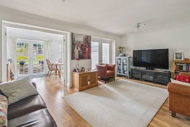48 Saunderton Vale, High Wycombe photo 2