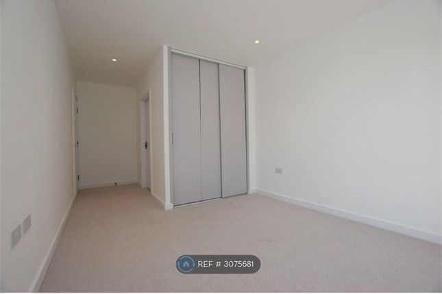 Flat, Burnell Building Wilkinson Close, London photo 3