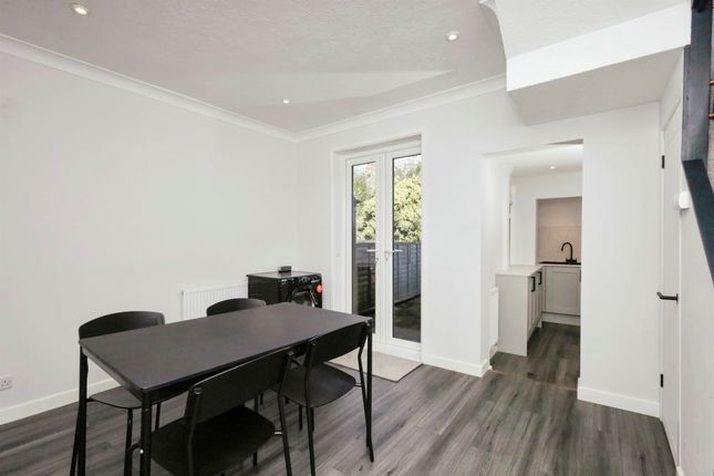 27, Leslie Street, Eastbourne photo 4