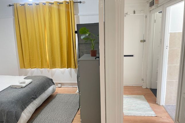 Flat A, 36 Junction Road, Archway photo 2