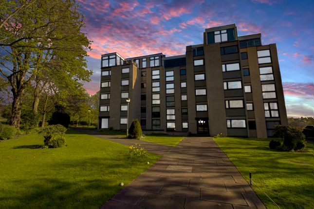Thumbnail Flat for sale in Lakeview Court, Leeds