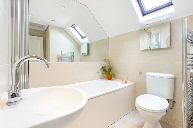 Flat for sale in Queens Avenue, London