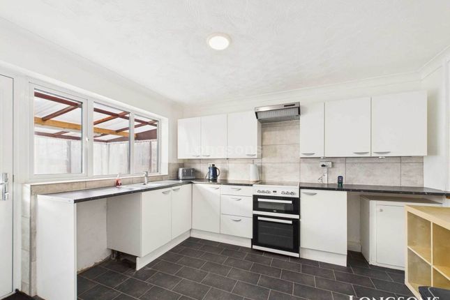 35, Wayland Avenue, Thetford photo 2