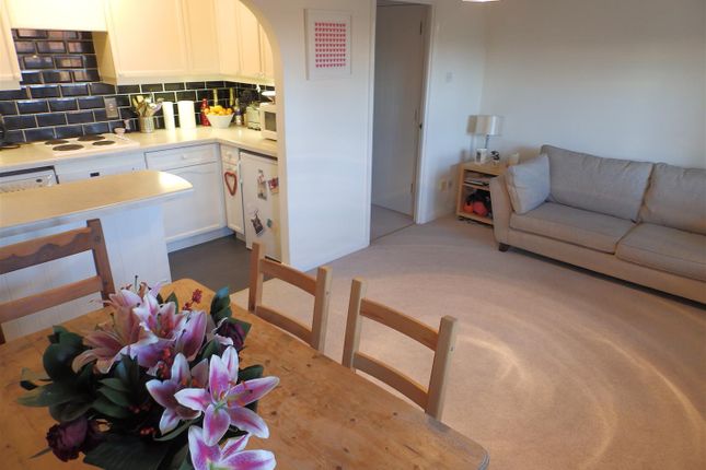 8, Stirling Court, Surbiton photo 5