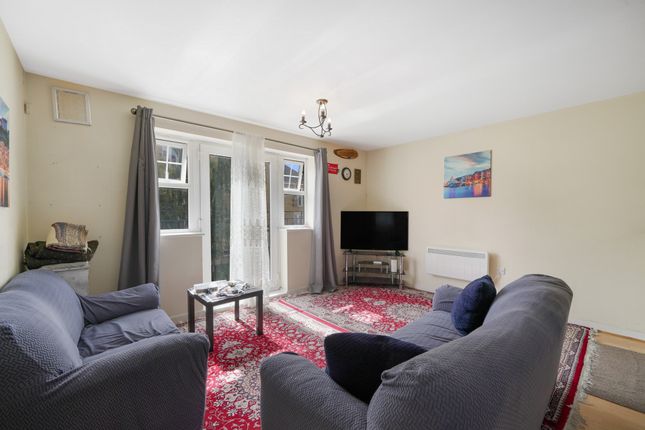 2, Butler Close, London photo 2