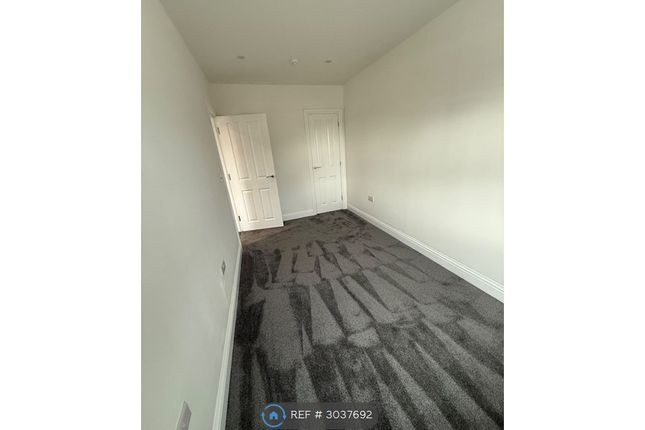 Flat, Lower Addiscombe Road, Croydon photo 4