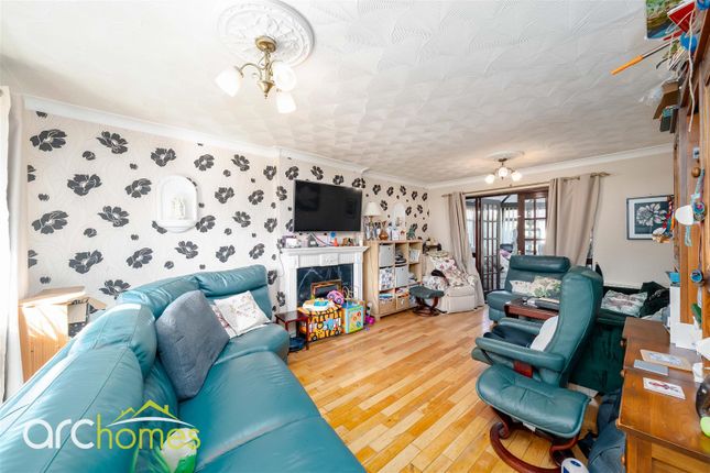 17, Carr Brook Drive, Manchester photo 2