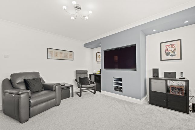 1, Broomside Place, Larbert photo 4
