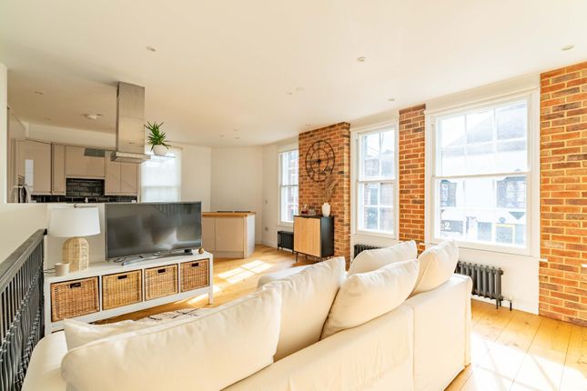 Thumbnail Flat for sale in Sovereign Way, St. Albans, Hertfordshire