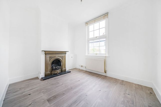 Terraced house to rent in Oxford Road, Windsor