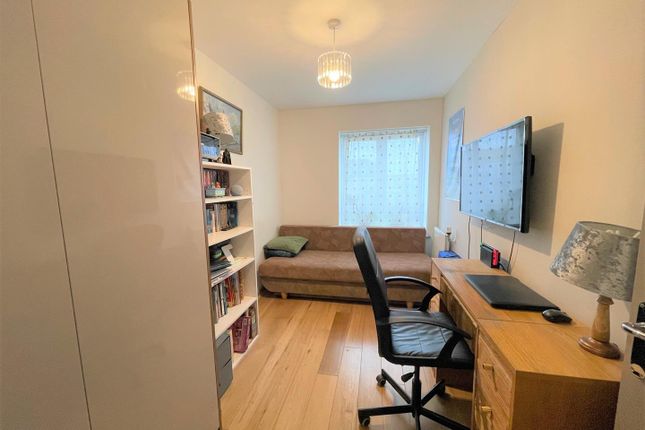 Flat for sale in Dudley Road, Southall