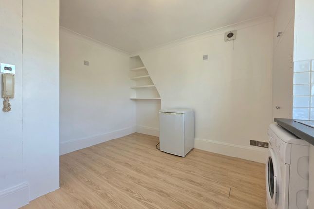 Flat 11, 82 Camberwell Road, London photo 5