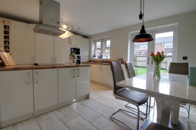 13, Maple Gardens, Leeds photo 3