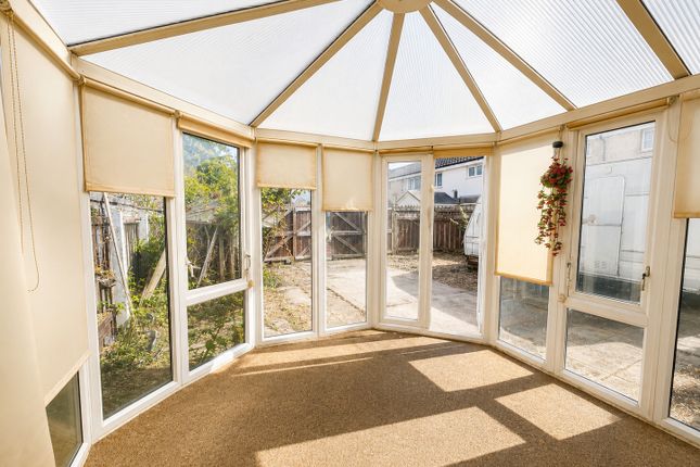 70, Yatesbury Garth, Hull photo 3