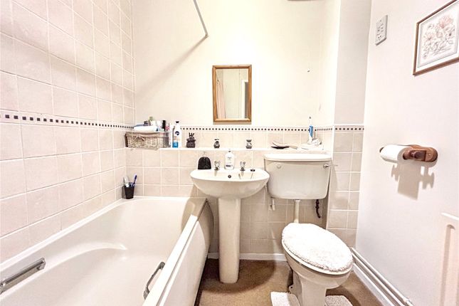 10, Meresborough Road, Gillingham photo 5