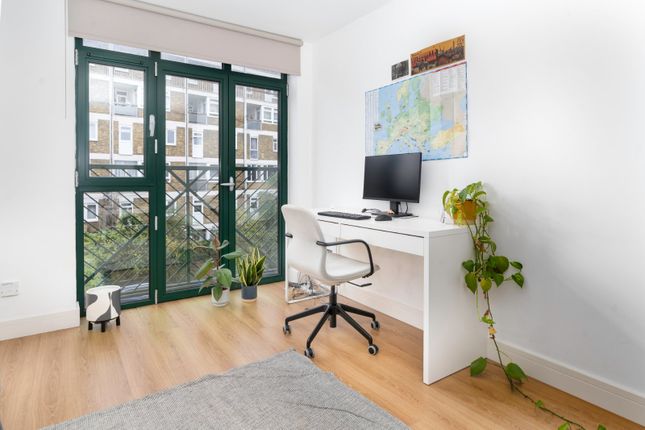Flat 5, Phoenix Court,, Buckhurst Street, London photo 3