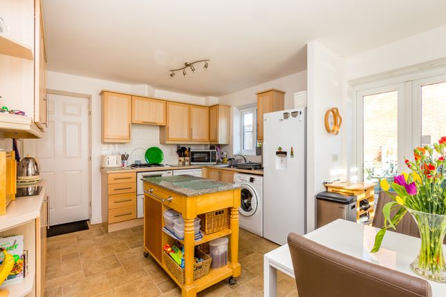 8, School Lane, Higham Ferrers photo 2