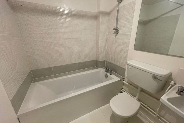7, Aplin Way, Greater London photo 3