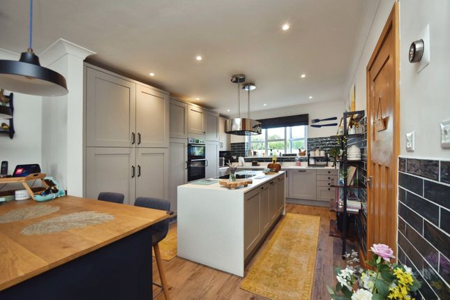 9, Holly Close, Woodbridge photo 5