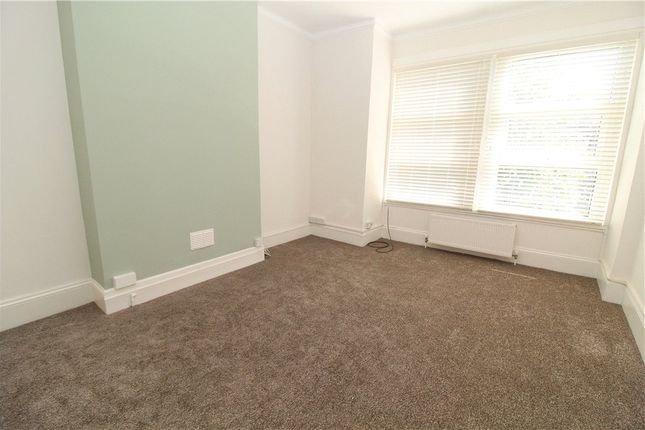 Maisonette to rent in Kidderminster Road, Croydon