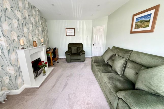 4, Sambrook Gardens, Middlesbrough photo 4