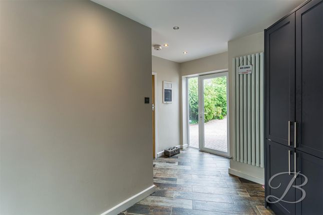 Kitchen Area &amp; Access To Garden