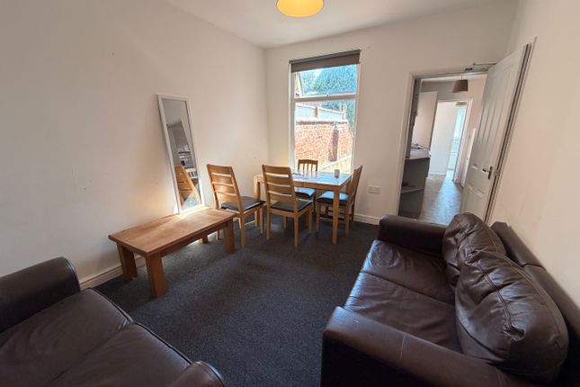 Room 3, 20, Moore Street, NORTHAMPTON photo 4