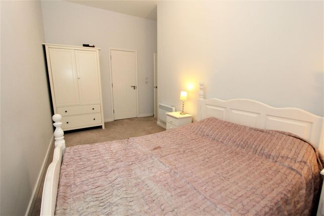 Flat to rent in New York Road, Leeds